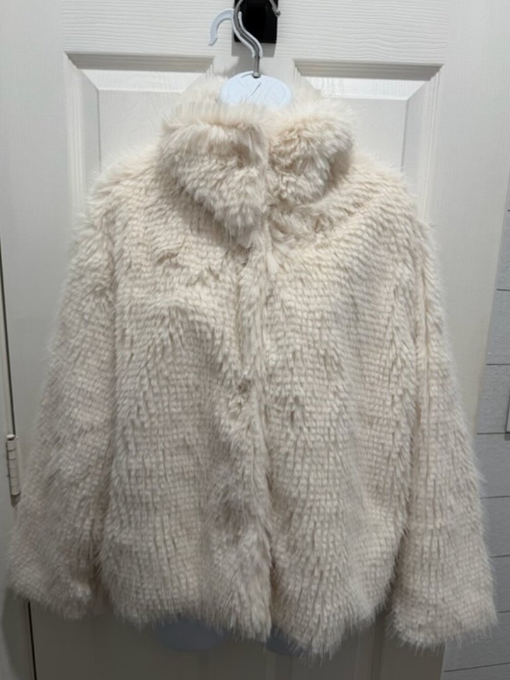 Sans Souci Cream Faux Fur Jacket- size M